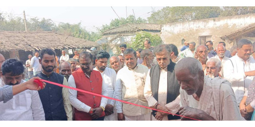 विधायक अशोक ने रखी सामुदायिक भवन व आंगनबाड़ी केंद्र की आधारशिला